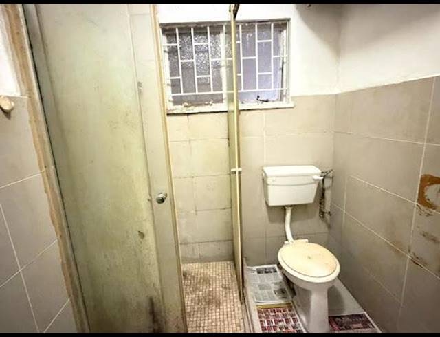 1 BEDROOM APARTMENT FOR SALE IN ESSENWOOD
